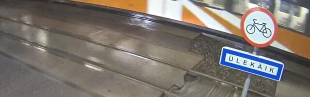 ВИДЕО | Невероятно повезло! Быстрая реакция машиниста спасла в Таллинне жизнь велосипедисту