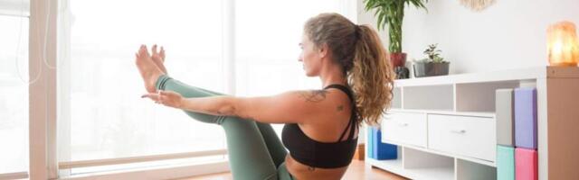 Навасана, поза лодки в йоге: техника выполнения, фото, польза