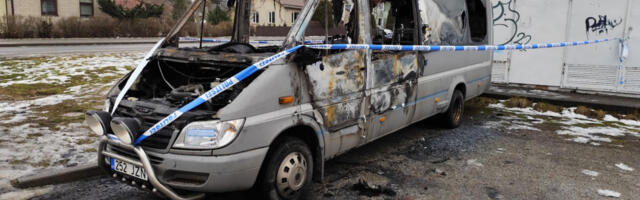 В Тарту сгорел микроавтобус: оперативная сводка спасателей