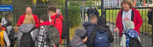 Выборы и дети: уместна ли агитация у входа в школу?