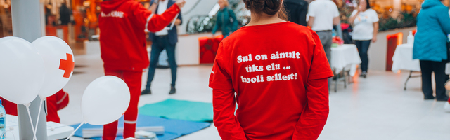 Волонтеры Красного креста помогают нарвитянам, входящим в группу риска