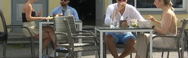 Рестораторы цены не повышают, а посетители заказывают меньше