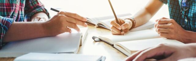 Учителям — поддержка в переходе: стартуют новые программы Института эстонского языка