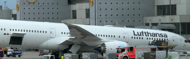 У самолета Lufthansa в аэропорту Франкфурта подломилась стойка шасси