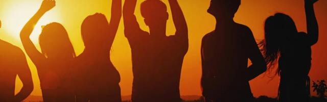 В Таллинне стартует серия закатных вечеринок на берегу моря