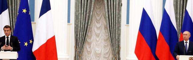 РФ объявила об открытии гуманитарных коридоров по просьбе Макрона к Путину. Но Украину они не устраивают