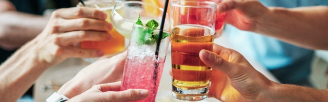 Участники двух организованных в мае вечеринок находятся под наблюдением Департамента здоровья