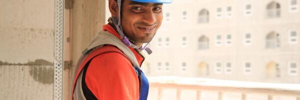 О чем пишет пресса: смерть в центре социального ухода, сколько иностранных рабочих в Латвии