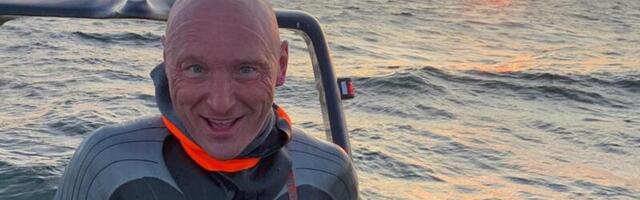 ВИДЕО | Круто! Финн переплыл Балтийское море, желая собрать деньги на благотворительность. Выйдя из воды, он преподнес жене белую розу