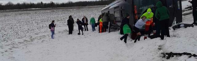Тяжелое ДТП с автобусом Таллинн — Нарва: „Автобус лежал на боку, из-под него — руки“