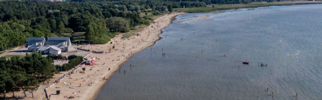 Департамент здоровья не советует купаться на Штромке: на пляже вывешен красный флаг