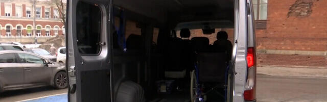 Нарвская больница получила микроавтобус для перевозки пациентов с особыми потребностями