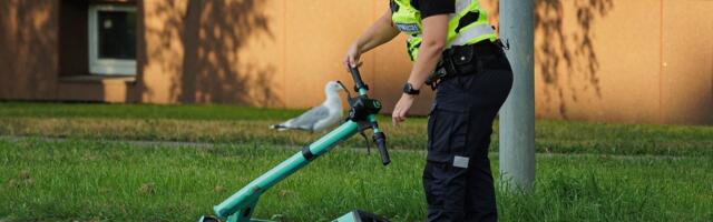 Трое водителей упали с самокатов: что произошло на дорогах Эстонии 