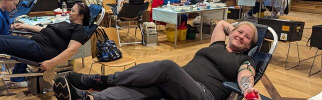 Нарвитянка Екатерина стала донором, дав вместе с братом кровь своей маме