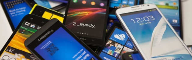 Гражданина Эстонии остановили  в Ивангороде с 50 мобильными телефонами