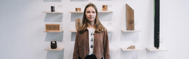 ФОТО: в центре новой выставки Катарийн Мудист – 24 дверных стопора