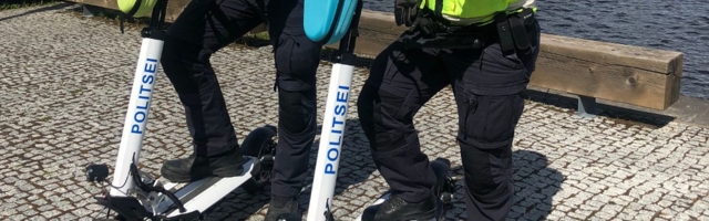 Впервые в Эстонии: полицейские будут патрулировать улицы на самокатах