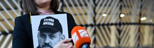 Белорусского оппозиционера Сергея Тихановского и еще 13 политзаключенных освободили из тюрьмы