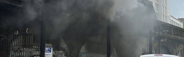 В метро Лондона прогремел масштабный взрыв: начался пожар