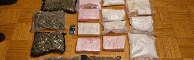 ФОТО И ВИДЕО | Полиция обнаружила 21 кг кокаина и 3 кг марихуаны на квартире в Риге