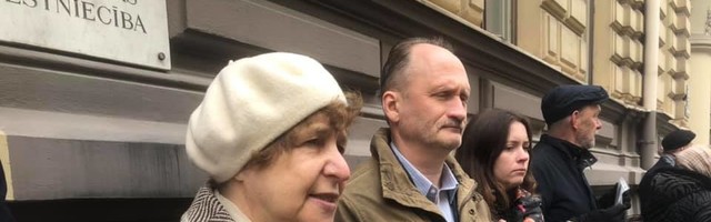 В Риге прошли пикеты у эстонского посольства в защиту правозащитника Сергей Середенко