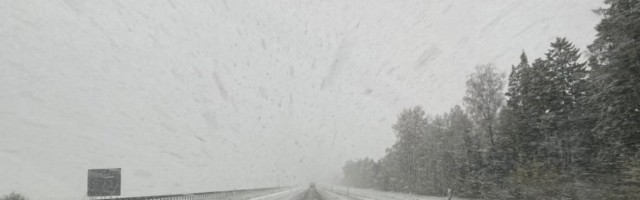 Дороги в Ида-Вирумаа стали непроходимыми и опасными: на шоссе Таллинн-Нарва уже произошло несколько аварий