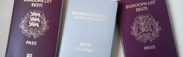 ТАБЛИЦА | Статистика: смотрите, как в последние годы снижается число обладателей "серых" паспортов
