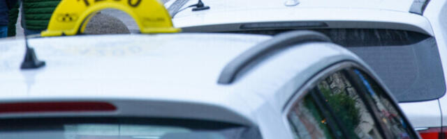 В центре Таллинна двое пьяных мужчин угрожали таксисту ножом