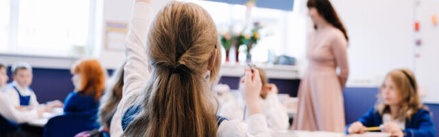 Минобразования: пусть школы сами решают, могут ли ученики исправлять тройки и четверки