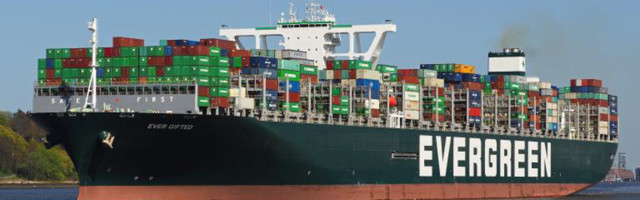 Заблокировавшее Суэцкий канал судно арестовали и потребовали выкуп