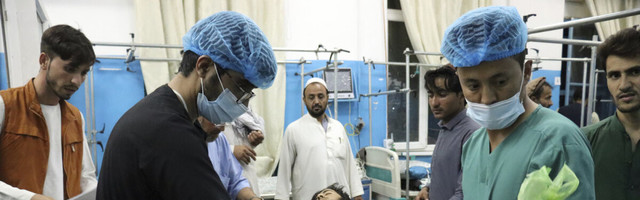 Число погибших в результате терактов в Кабуле превысило 100 человек. Байден обещал отомстить