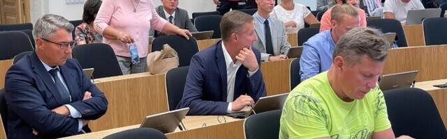 В Нарве оппозиционный депутат Антон Николаев приостановил свои полномочия