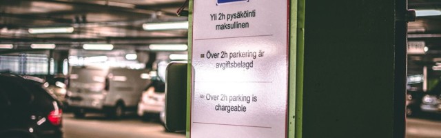 Финская парковочная фирма борется в суде за право штрафовать эстонских водителей