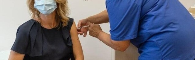 Переболевшая коронавирусом Кая Каллас вакцинировалась в Таллинне