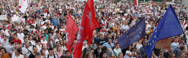ОНЛАЙН-БЛОГ | Протесты в Беларуси: в центре Минска собрались 10 000 человек. В Гомеле и Могилеве прошли акции в поддержку Лукашенко