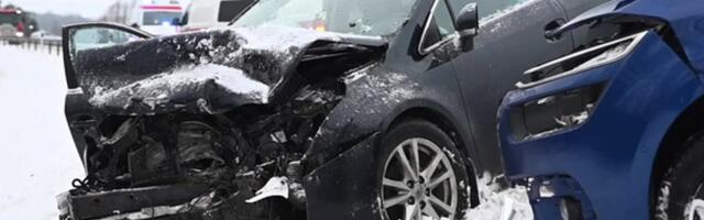 ФОТО и ВИДЕО | В столкновении двух авто пострадали шесть человек, в том числе дети