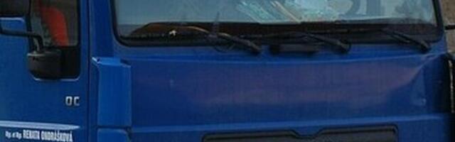 При столкновении двух грузовиков пострадал мужчина