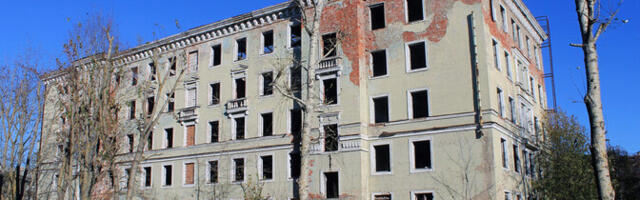 Полиция в Нарве потребовала от владельцев заброшенных зданий обезопасить их от подростков