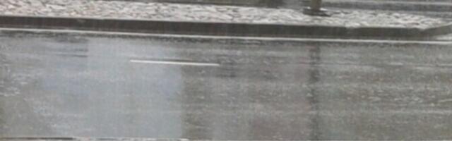 Водителей предупредили об опасных условиях на дорогах из-за дождя