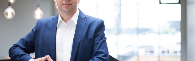 И пишут проекты, и потом их ведут. Как  это  возможно?