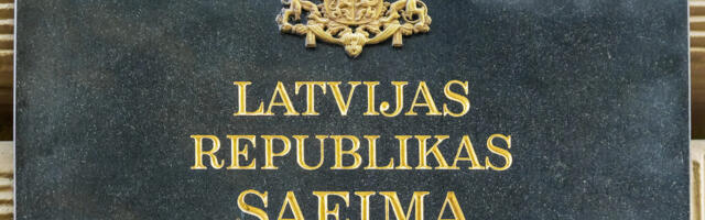 НЕТ ПРИВИВКИ – НЕТ РАБОТЫ ⟩ Вслед за депутатами местных самоуправлений Латвия отстраняет от работы законно избранных депутатов парламента