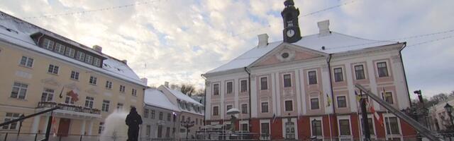 В Тарту началось строительство катка на Ратушной площади