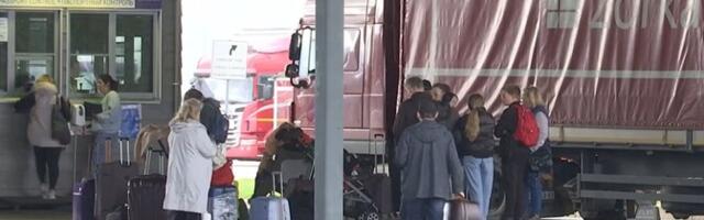 На границе с РФ задержали финский переоборудованный фургон с превышением количества пассажиров