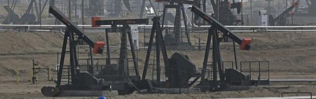 Akciju cenas pasaules biržās pieaug, naftas cenas krītas