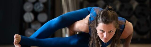 Аштавакрасана: поза в йоге, техника выполнения, польза, фото