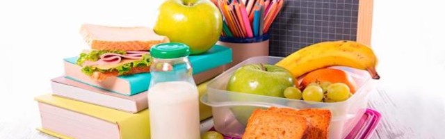 СИЛЛАМЯЭ РАЗДАЁТ ШКОЛЬНИКАМ ПРОДУКТОВЫЕ НАБОРЫ