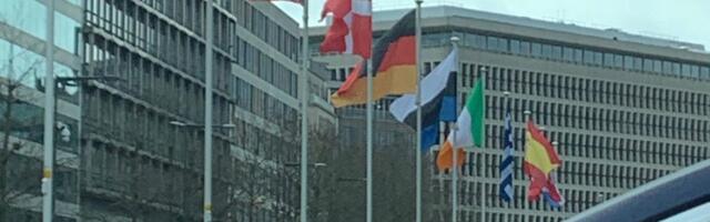 ВИДЕО и ФОТО | В Брюсселе вывесили перевернутый флаг Эстонии