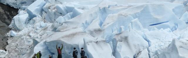 На Аляске тает знаменитый ледник. Куда денутся десятки тысяч туристов, которые приезжают на него смотреть?