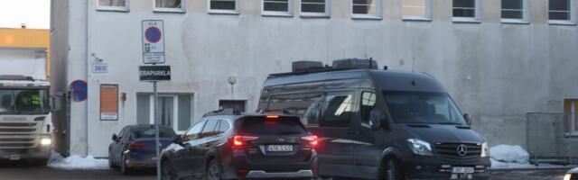 ФОТО и ВИДЕО | В Ласнамяэ обнаружили дымящуюся посылку в сортировочном центре Omniva, людей эвакуировали