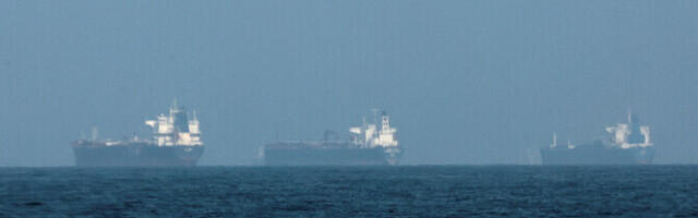 Иран заявил о "полном контроле" над Ормузским проливом